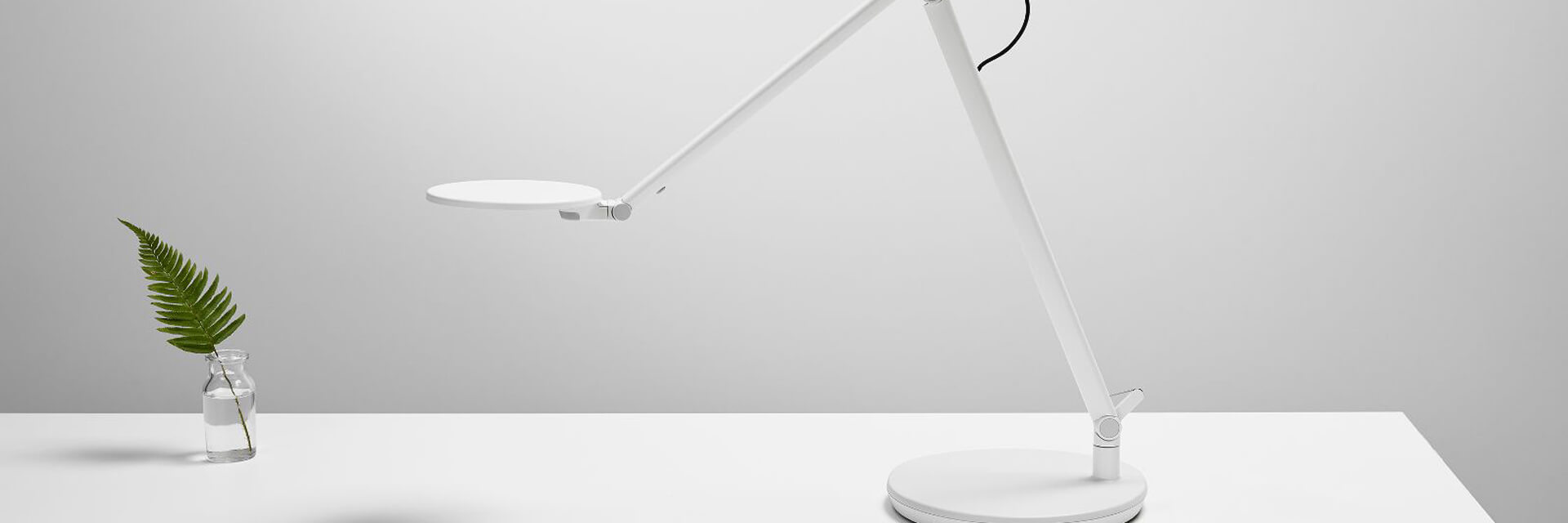 ergonomická stolní lampa
